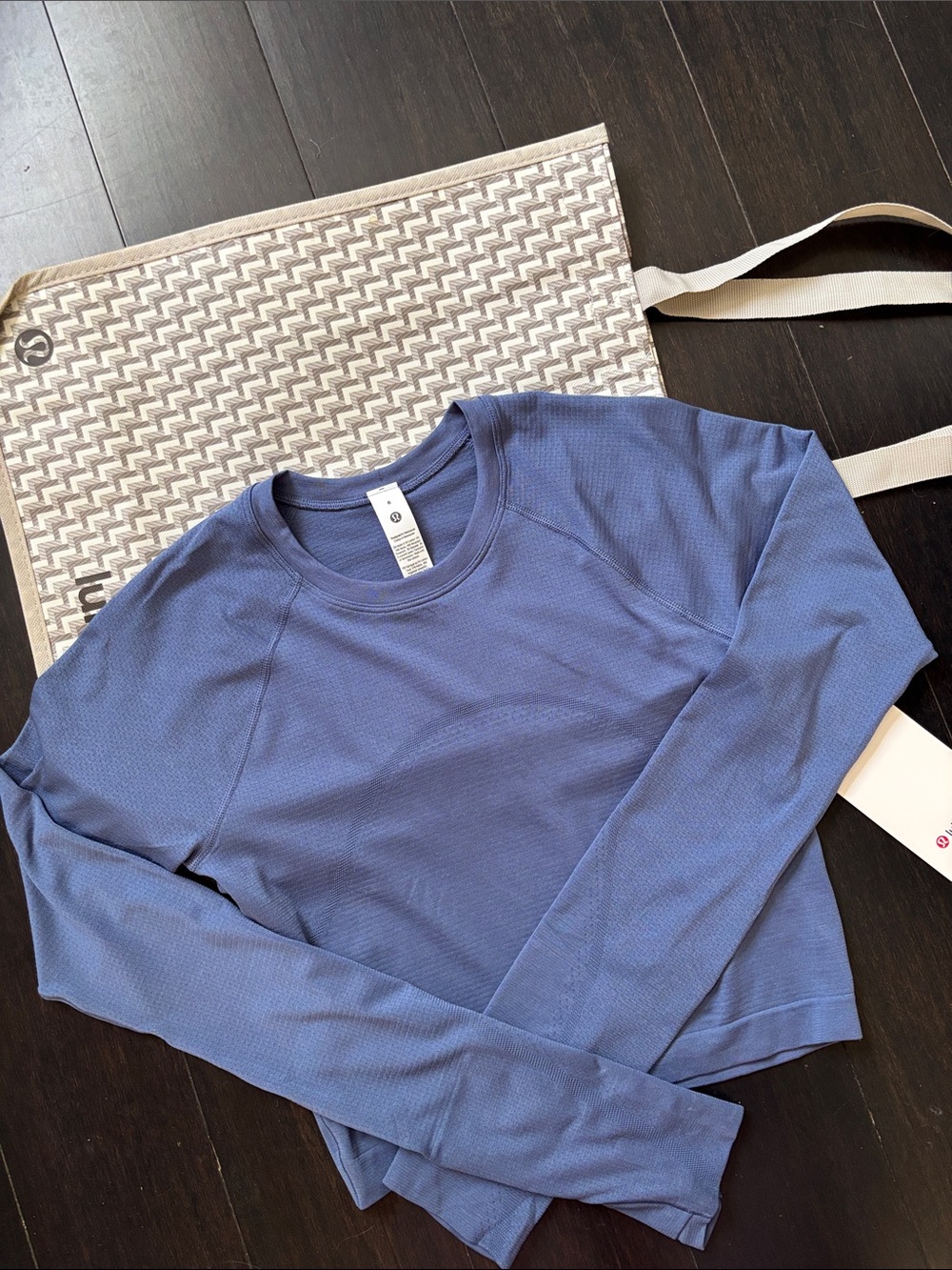 LULULEMON SWIFTLY TECH CROPPED LONG SLEEVE 2.0 in BRILLIANT BLUE SZ 6 NWT